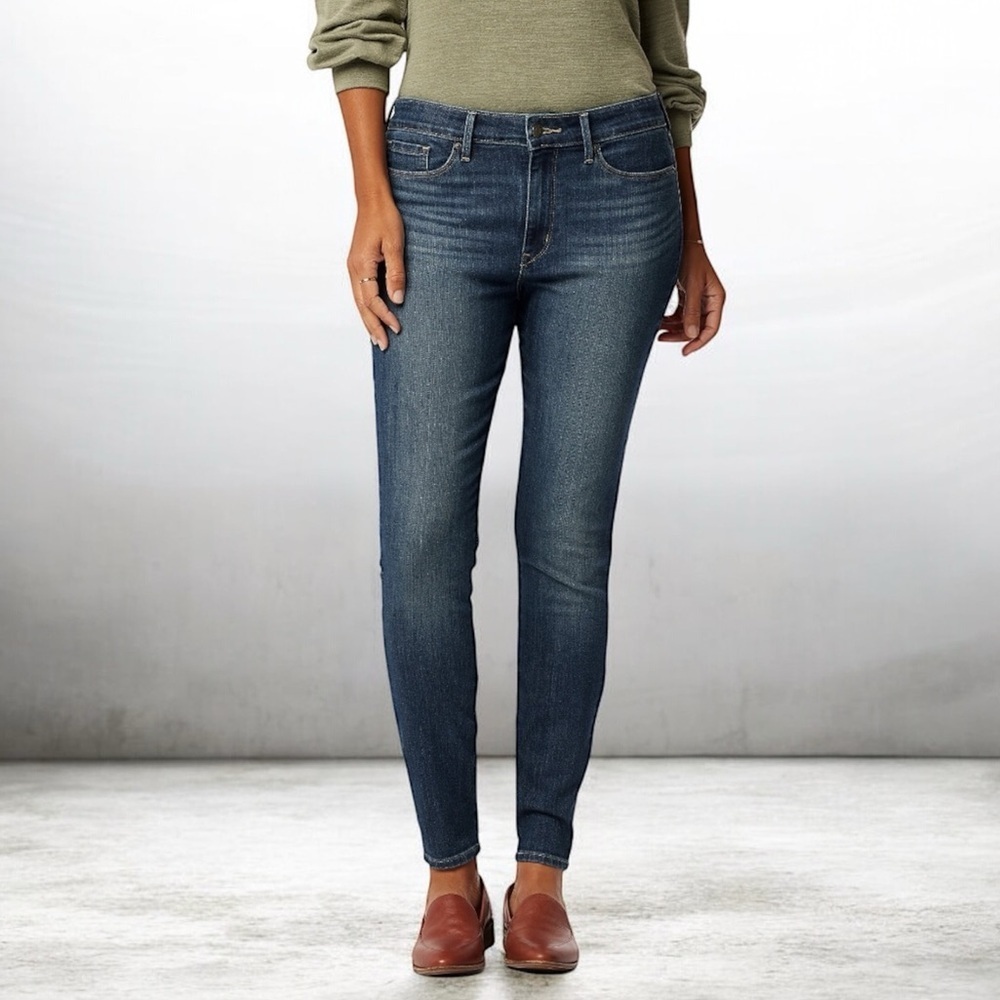Signature by Levi Strauss & Co. Modern Skinny flexible Mid Rise soft denim jeans